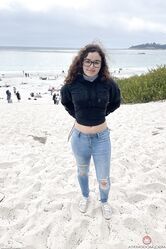Леана Ловингс демонстрирует свои большие сиськи и сексуальные дырочки