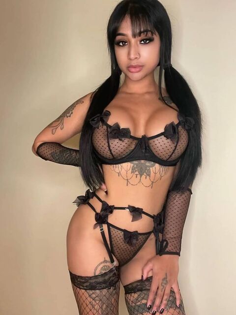 Yasmina Khan