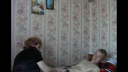 Инцест старой мамы и сына на скрытую камеру