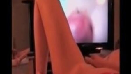 Jilling off to porn