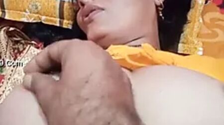 Desi village padosi aunty ki mast chudai