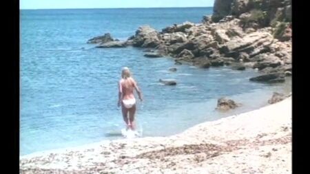 Lydia Cornell: Sexy Topless Girl