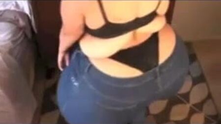 BBW dancing some Colombian Cumbia...... hell yeaaaaaa
