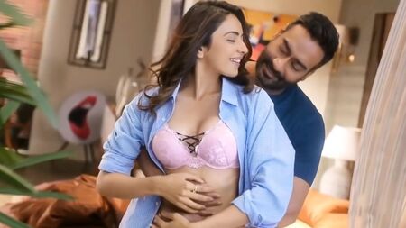 Rahul Preet Singh, hot kiss tribute