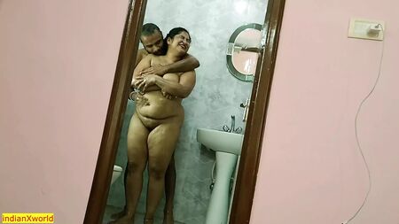 Beautiful Bhabhi Hot Sex with Innocent Hotel Boy!! Hot XXX