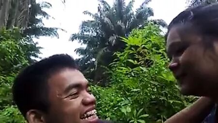 Cipokan di kebun sama pacar tersayang