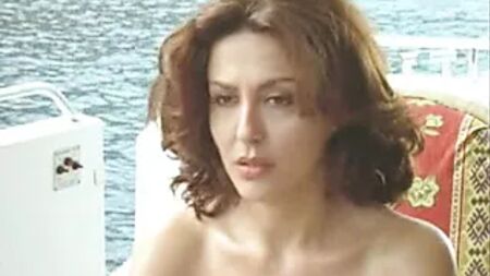 GIOVANE SABRINA FERILLI NUDA IN UN FILM ITALIANO