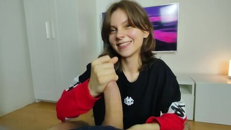 Сэр, мне так хочется ваш хуй в ротик взять!