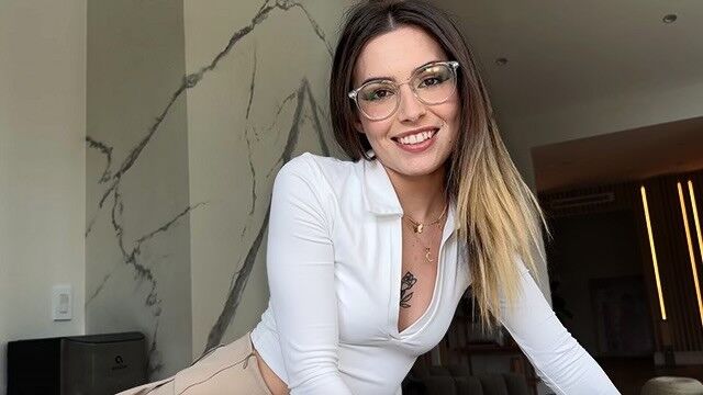 Хочет секса, и она не скрывает