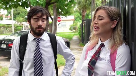 Студенты занимаются сексом при встрече. Порно видео с Blake Blossom, Nade Nasty