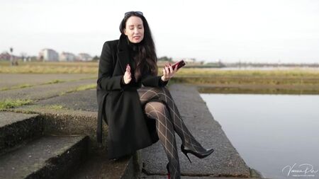 Wolford Tights Long Coat - FAQ - Fragen Antworten - Häufige Fragen an Vanessa Pur von pureGLAMtv