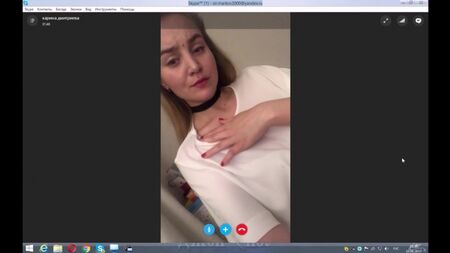 русская голая девушка показывает грудь и вагину в скайпе Москва